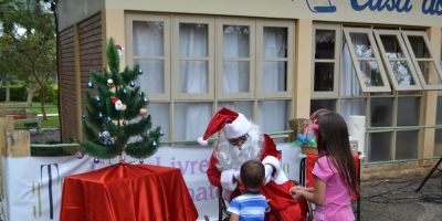 Papai Noel foi destaque na Feira Livre de Artesanato de Camaquã