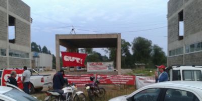 Sindicato dos Metalúrgicos de Camaquã realiza manifestação em frente à empresa na BR-116