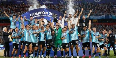 Racing bate o Cruzeiro por 3 a 1 e é campeão da Sul-Americana 2024