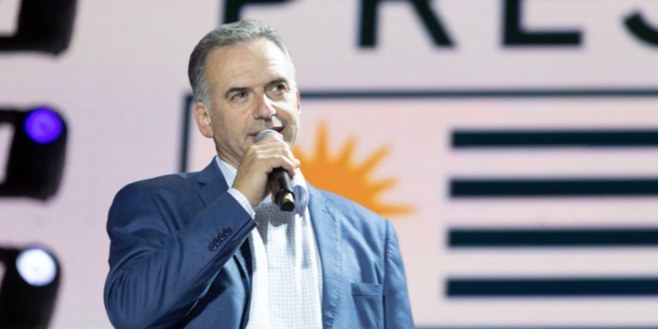 Eleições: Yamandú Orsi vence no Uruguai