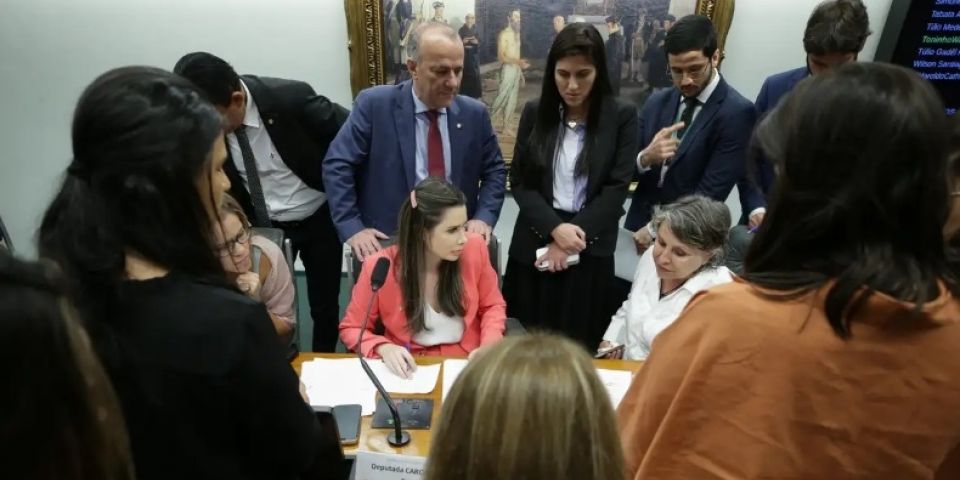 CCJ: PEC que proíbe aborto legal pode ser votada nesta terça na Câmara