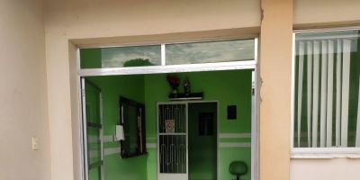 Após ser interditado, hospital de Amaral Ferrador volta a funcionar