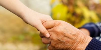 Expectativa de vida ao nascer no Brasil sobe para 76,4 anos em 2023