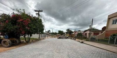 Começa o calçamento da Rua Francisco Luis Pereira da Silva, no bairro Carvalho Bastos, em Camaquã