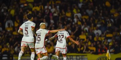 Flamengo bate Criciúma e ajuda Fluminense na luta contra rebaixamento