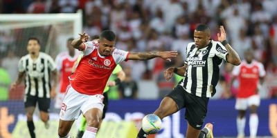 Botafogo bate Inter no Beira-Rio e fica a um empate do título do Brasileirão