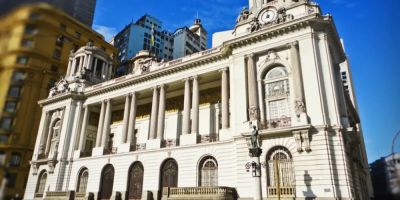 Rio aprova PL que extingue licença prêmio e muda horário de professor