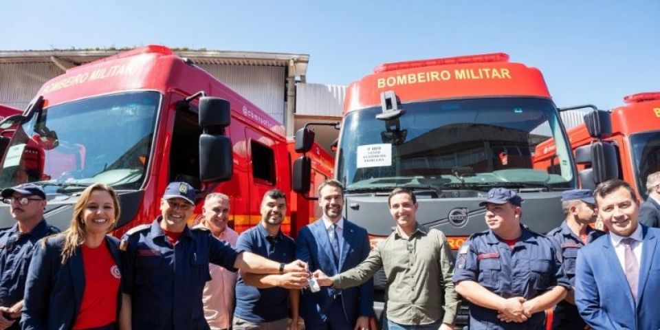 Eduardo Leite participa de formatura de sargentos e entrega de novas viaturas para os bombeiros militares