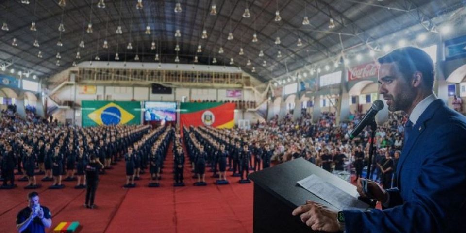 Leite participa de formatura de sargentos e entrega de novas viaturas para os bombeiros militares