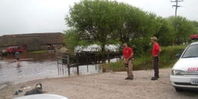 Açude rompe na Parada Bonita, em Arambaré, e assusta moradores