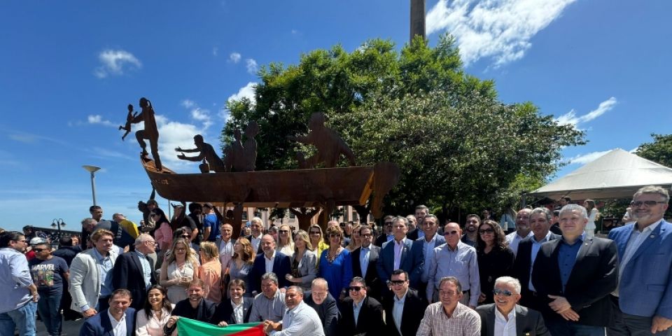 Inauguração do monumento construído em homenagem aos voluntários das enchentes de maio acontece nesta quarta (11)