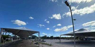 Estruturas do Natal na Prainha, em Camaquã, começam a ser montadas para o show de Israel e Rodolffo