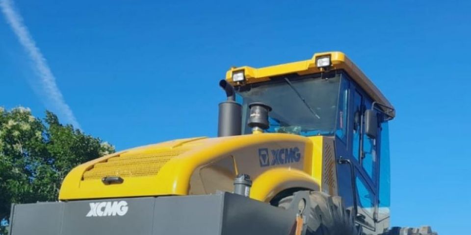 Amaral Ferrador recebe rolo compactador para auxiliar na manutenção das estradas