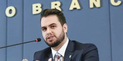 Ex-assessor de Bolsonaro é condenado por gesto racista no Senado