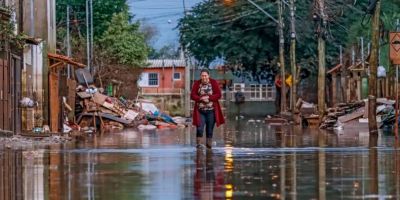 Cerca de 50 mil toneladas de resíduos ainda não foram recolhidas após as enchentes em Porto Alegre