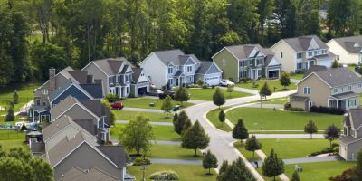 Alta do dólar impulsiona investimentos no mercado imobiliário dos Estados Unidos