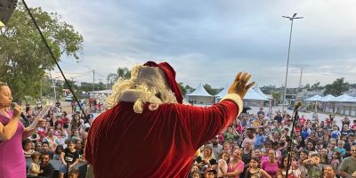 Papai Noel chega ao Natal na Prainha e encanta crianças e adultos em Camaquã