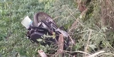 Jovem de 21 anos morre após moto sair da pista no RS
