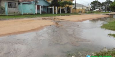 Rompimento da rede de distribuição da Corsan causa falta de água em 3 bairros de Camaquã