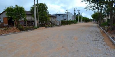 Concluída a pavimentação da rua Cap. Augusto Vicente Oliveira no Distrito Industrial em Camaquã