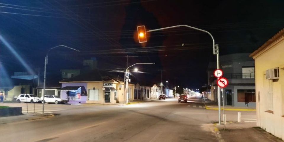 Semáforos do centro de Camaquã seguem com defeito