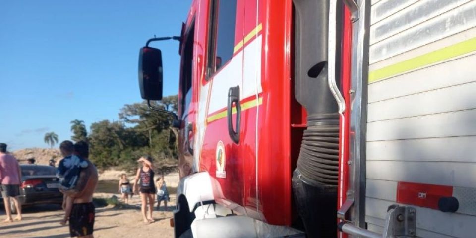 Homem passa mal e é atendido pelos bombeiros em praia de Tapes