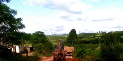Secretaria dos transportes de Camaquã recupera estrada do Galdino