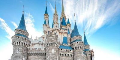Conheça a brasileira que já visitou todos os parques da Disney ao redor do mundo