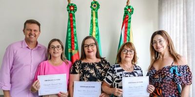 Diretoras e vice-diretoras escolares são empossadas em Cristal