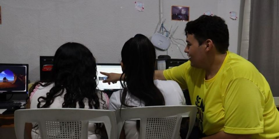 Férias escolares: como minimizar riscos de violência contra adolescentes no ambiente virtual