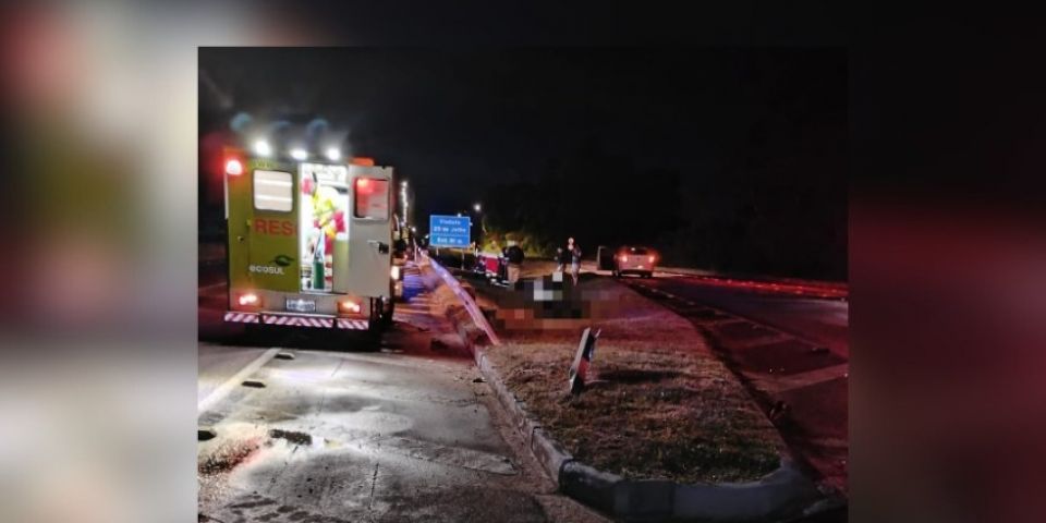 Motociclista morre após saída de pista na BR-116 em Pelotas