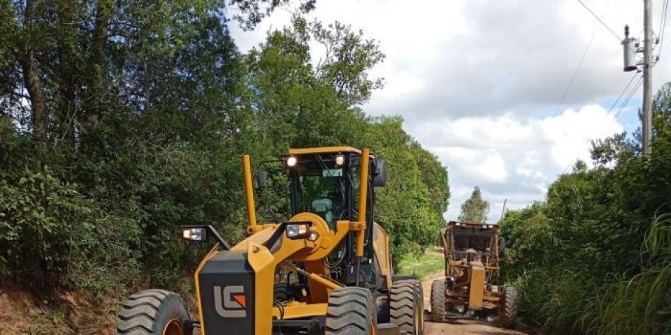 Vias do interior de Camaquã recebem manutenções da SMT 