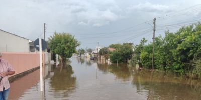 Temporal causa alagamentos em diversas ruas de Camaquã