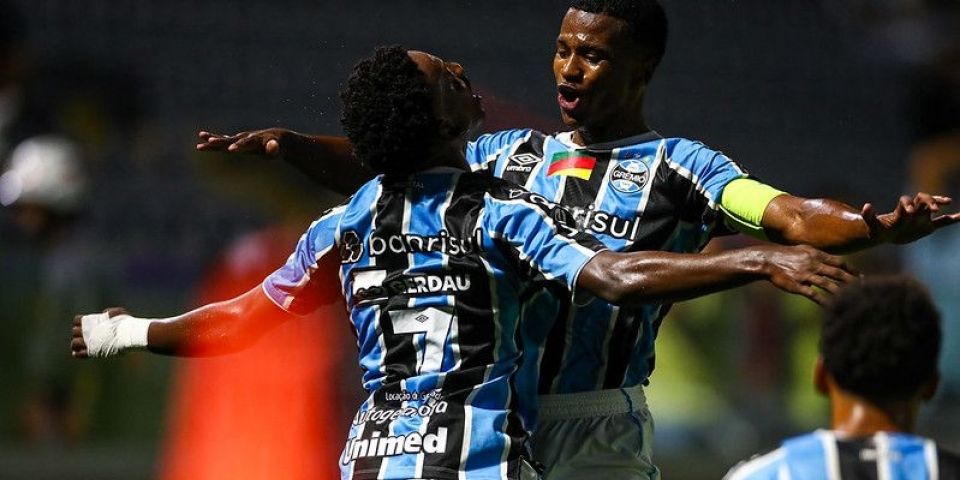Grêmio derrota Palmeiras por 3 a 2 e avança à semifinal da Copinha 2025