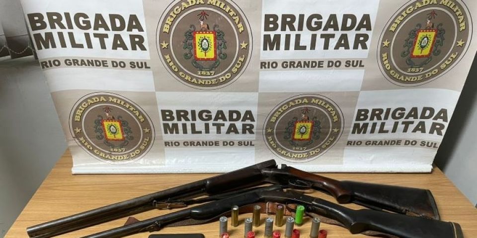 Idoso de 69 anos e homem de 49 são presos por porte ilegal de arma de fogo em Camaquã