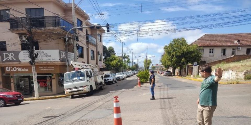 Sinaleira do cruzamento entre a Rua Olavo de Moraes e a Avenida Sete de Setembro está inoperante em Camaquã