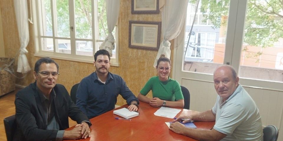 Encontro entre comissão da Reurb e Adehasc aborda cronograma de regularizações em Camaquã