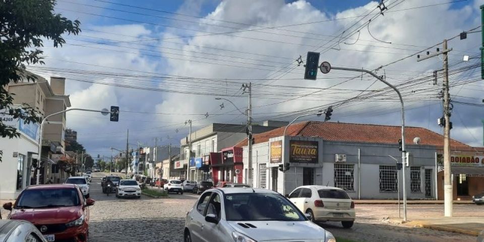 Uma das sinaleiras instaladas na Sete de Setembro já está ligada em Camaquã