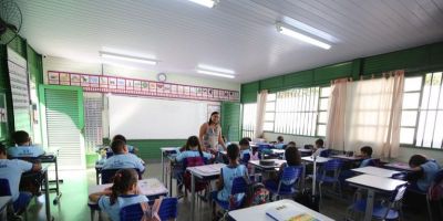 MEC anuncia reajuste de 6,27% no piso salarial dos professores