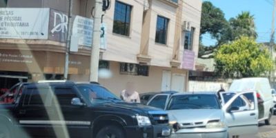 Semana começa com mais um acidente de trânsito no centro de Camaquã