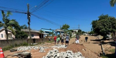 Obra de calçamento é iniciada no bairro Carvalho Bastos em Camaquã