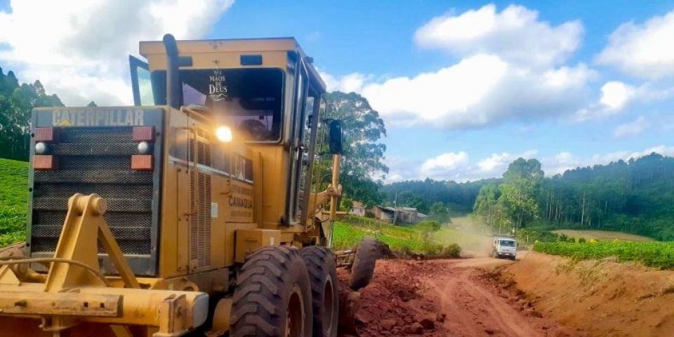 Estrada dos Roloff recebe melhorias no interior de Camaquã