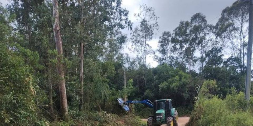 Prefeitura de Camaquã realiza manutenção em estrada do interior de Camaquã