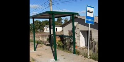 Vereador Gabryell Santos agradece prefeito pela colocação de abrigo de ônibus na BR-116 em Camaquã