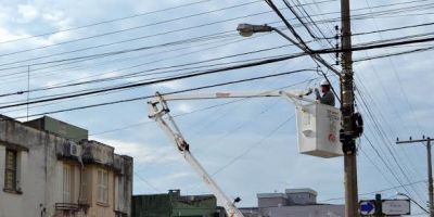 Equipe de manutenção de lâmpadas começa o ano com muito trabalho em Camaquã