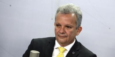 Primeiras migrações de rádios AM para FM devem ocorrer até abril, diz ministro