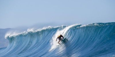 Temporada do Circuito Mundial de Surfe inicia com dois brasileiros na ponta
