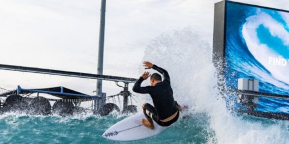 Abu Dhabi recebe etapa inédita do Circuito Mundial de Surfe com brasileiros como favoritos