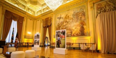 Secretaria de Comunicação do RS inaugura exposição de fotos sobre as enchentes e a reconstrução