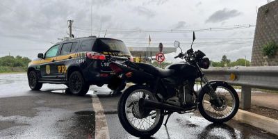 Homem que pilotava motocicleta com chassi adulterado é preso na BR-116 em Guaíba